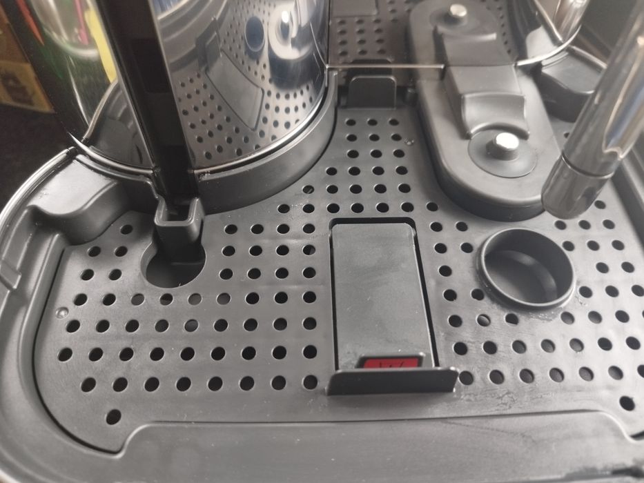 Máquina de café NESPRESSO