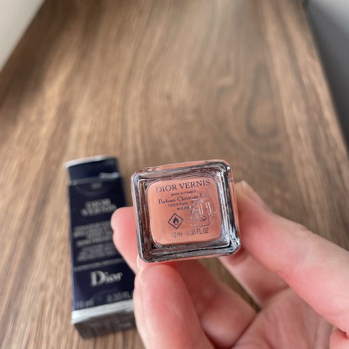 Лак для нігтів - dior vernis