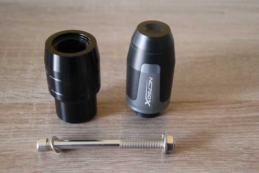 "Cogumelo" de proteção para escape da Honda NC750X M8 (furação 8 mm)