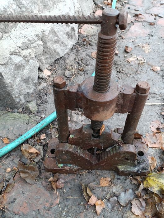 Тиски трубні винт