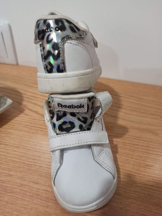 Sapatilhas  rebook n° 21, branco Tigrese com efeito brilho ( 1x