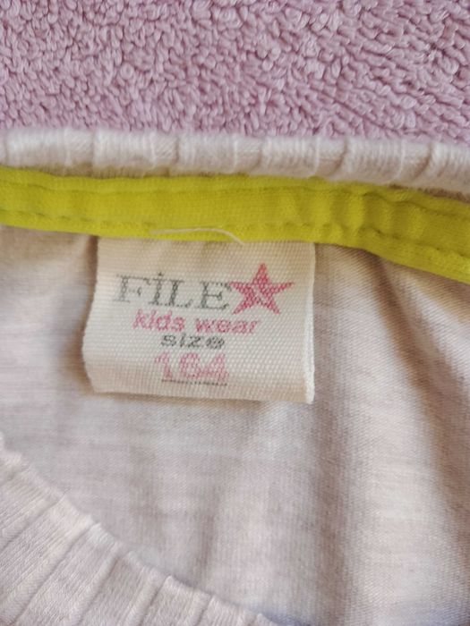 Cienka Bluza beżowa z neonowymi naszyciami 158r.