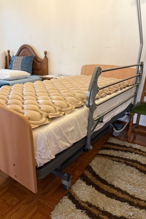 Cama ergonómica articular idoso c/ motor e colchão escaras