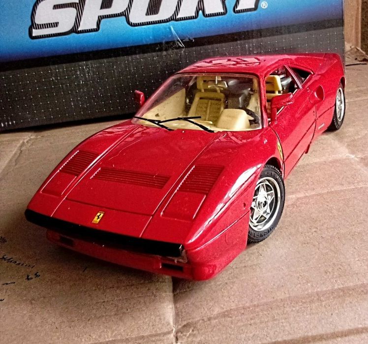 Ferrari 288 GTO  Bburago масштабом 1:18.