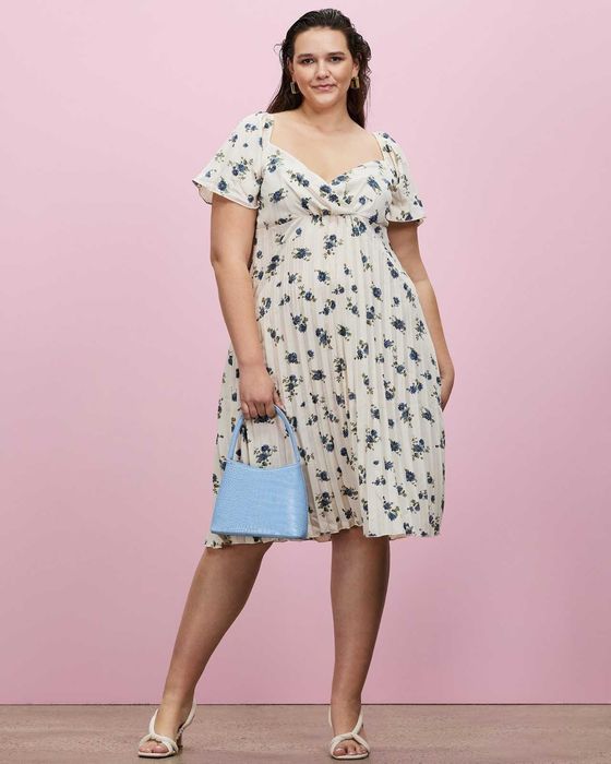 Sukienka plisowana kremowa w niebieskie kwiatki 52 Missguided