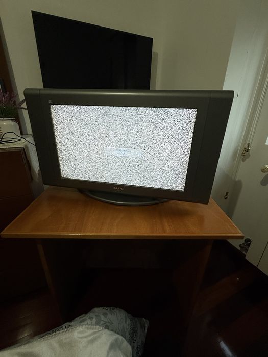 Tv usada mas em bom estado.