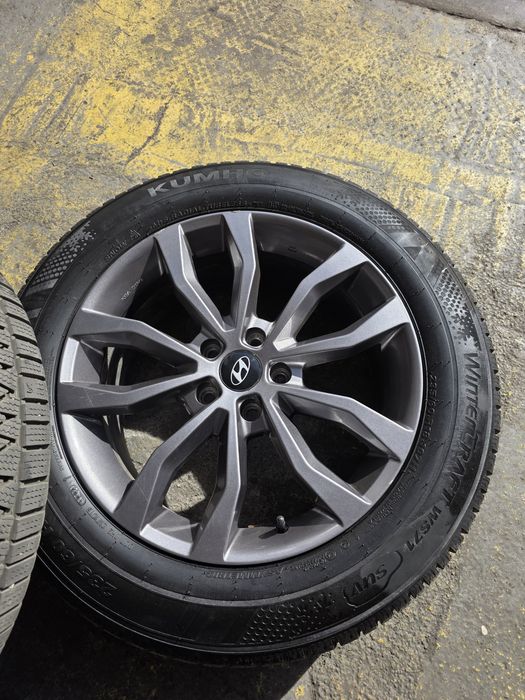 Komplet kół 235/60 R18.