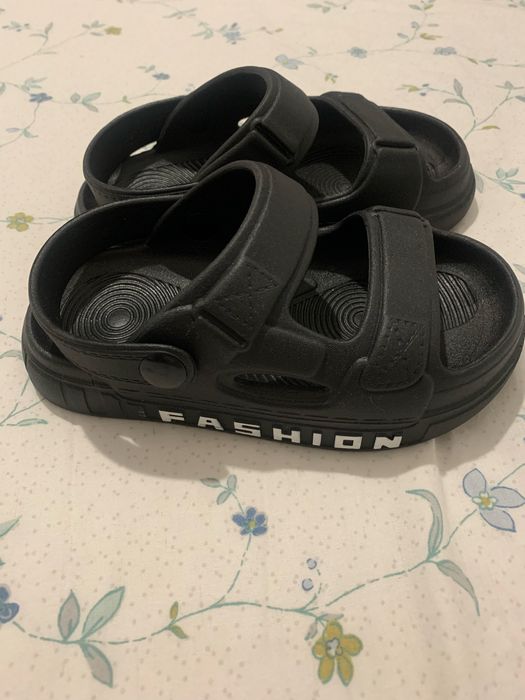 Sandalia menino nova