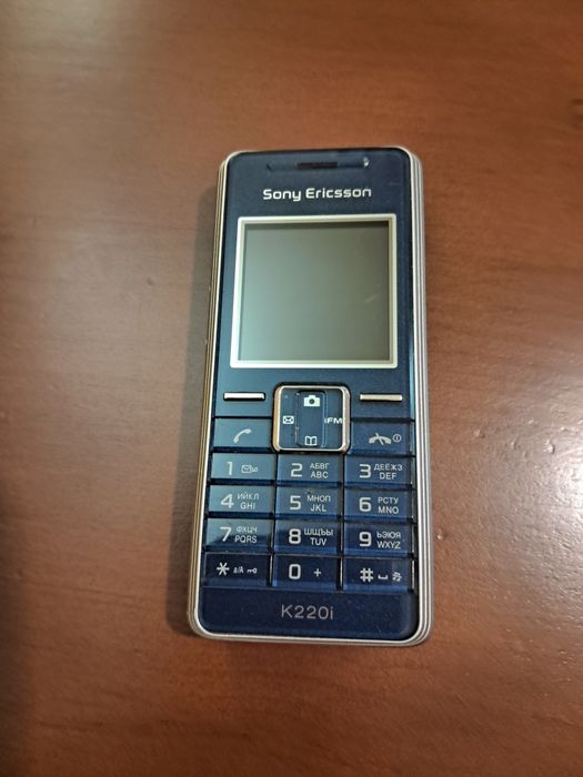 Телефон Sony Ericsson K220i