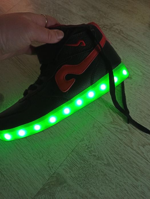 Buty led świecące podeszwy roz 38