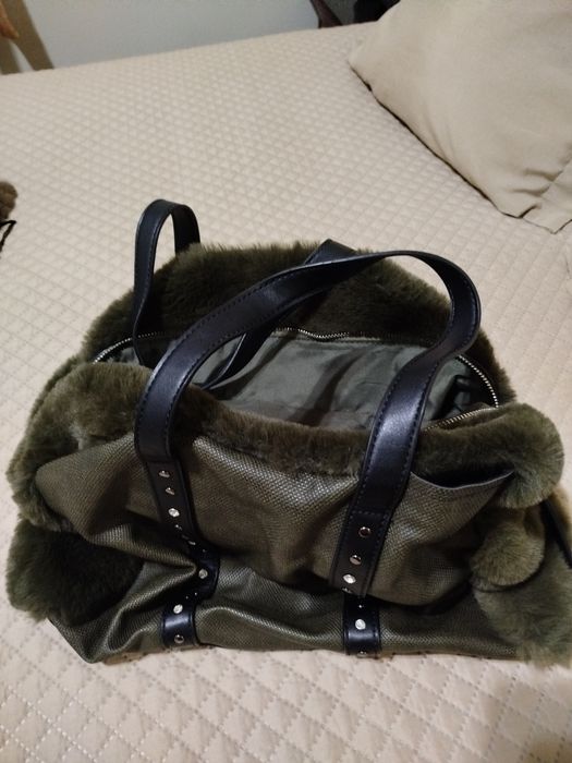 Mala de senhora verde com pelo
