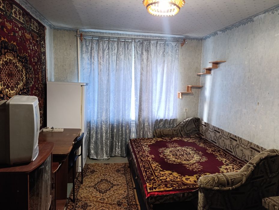 Здається кімната в гуртожитку