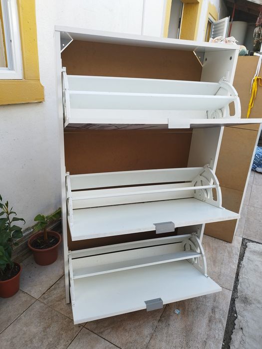 Vendo sapateira  em excelente estado. 30 EUR.