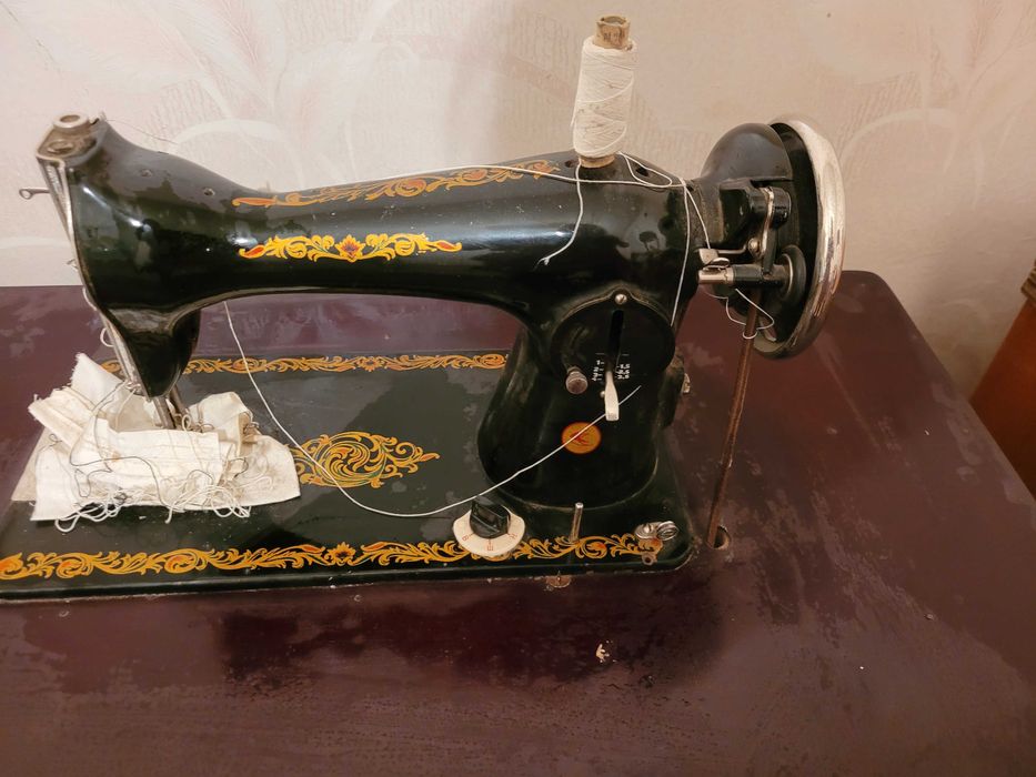 Швейная машинка zinger