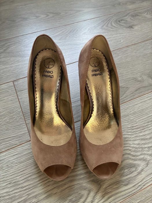 Damskie buty na obcasie czułenka na lato beż jak nowe rozmiar 37