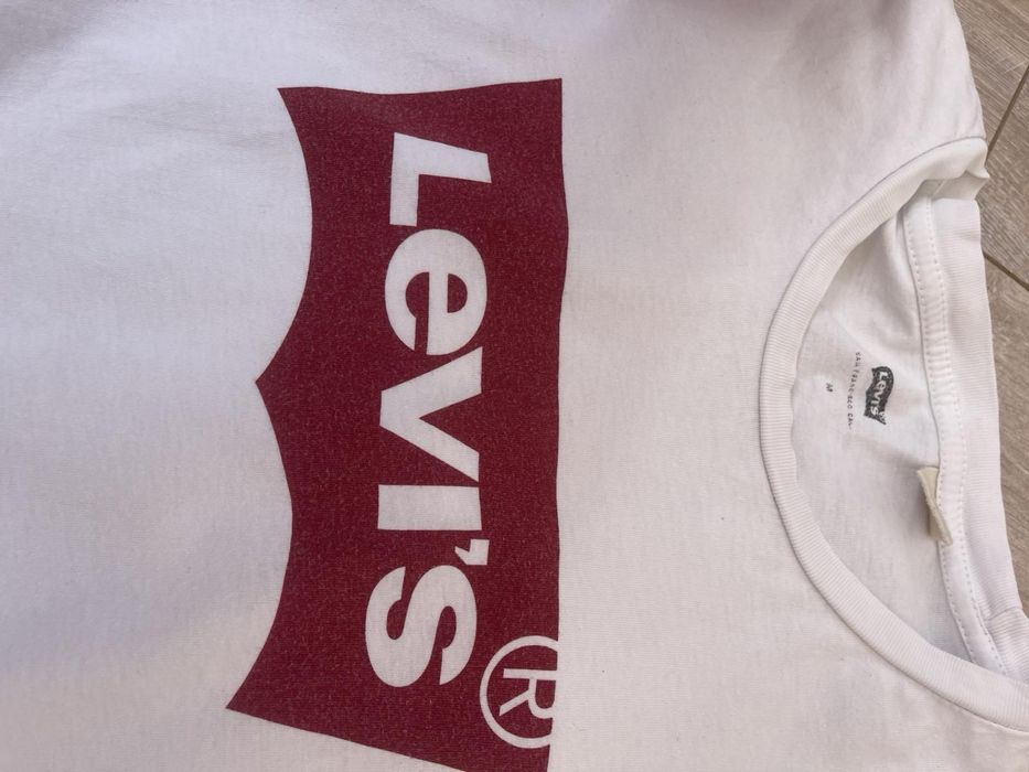 Футболка оригінал LEVIS розмір M
