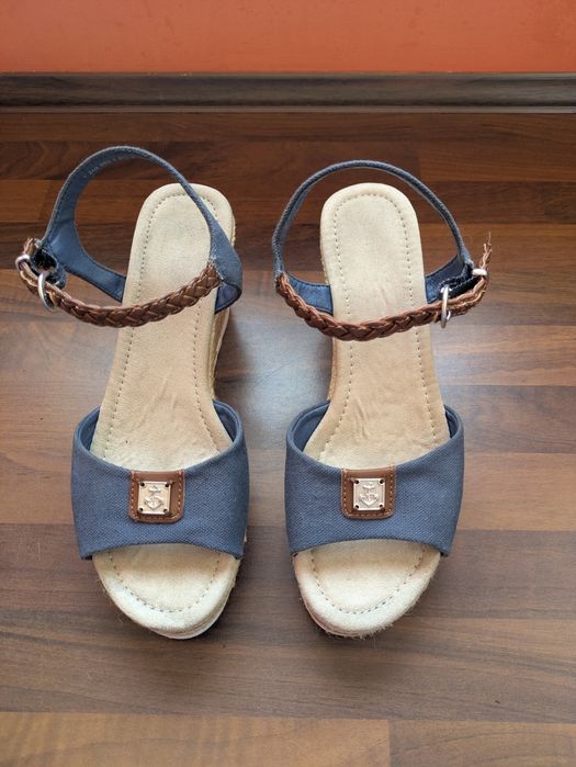 Buty letnie na koturnie 37