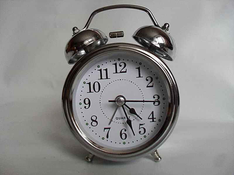 ZEGAR - BUDZIK - klasyczny - stojący - analogowy - na baterie - Nowy 4