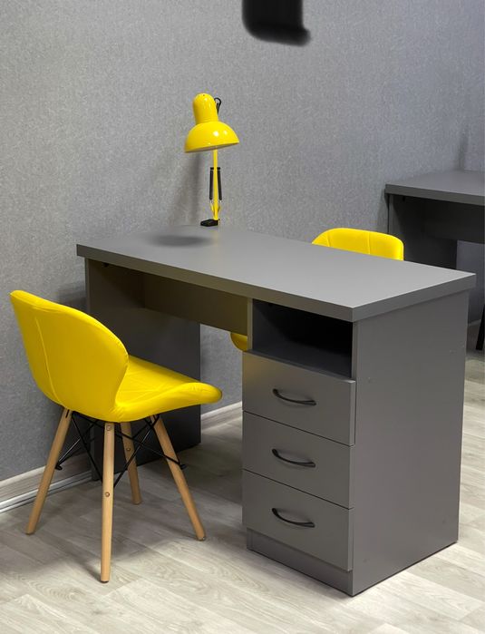 Манікюрний стіл з шухлядами