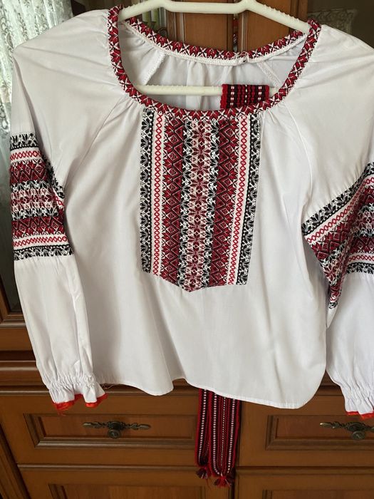 Вишиваночка на дівчинку.