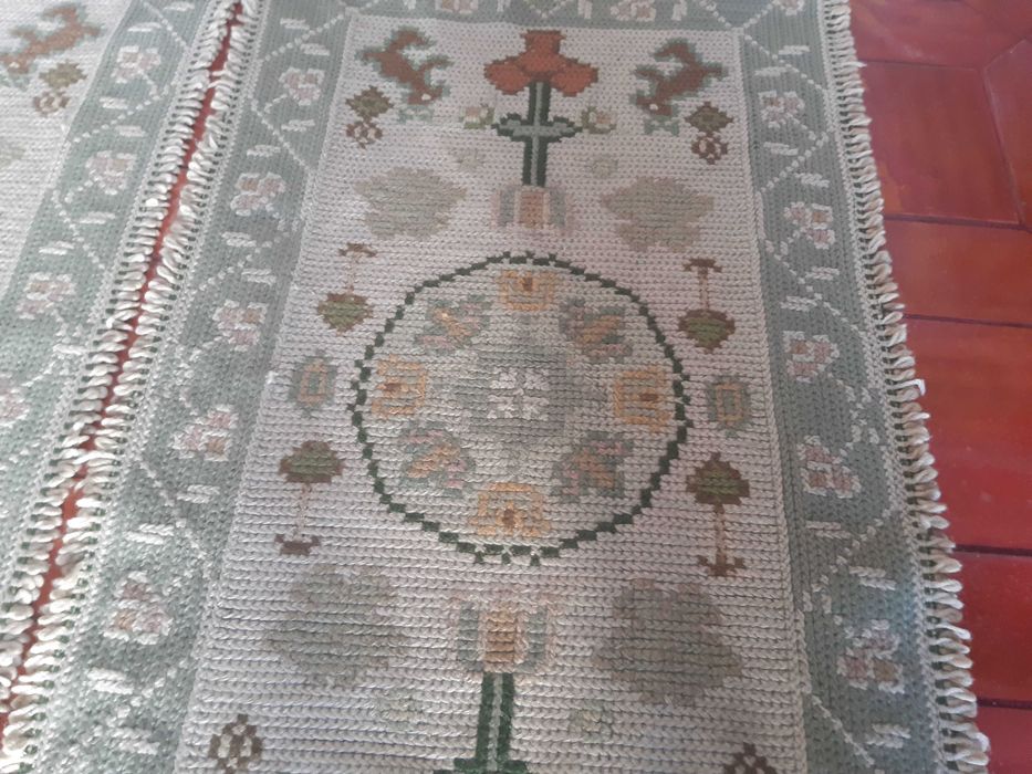 Conjunto 2 tapetes arraiolos, 63cm x 112cm, bom estado