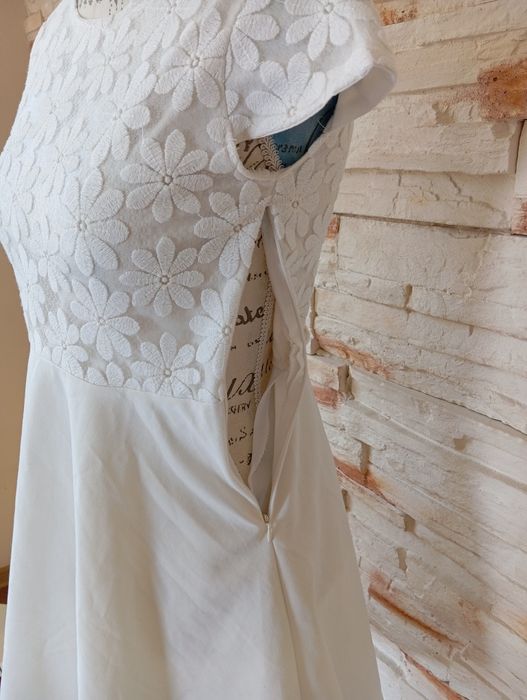 Kremowa sukienka dziewczęca r.158.   W.B.K.