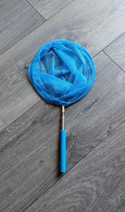 Синий телескопический сачок для игры на улице детям