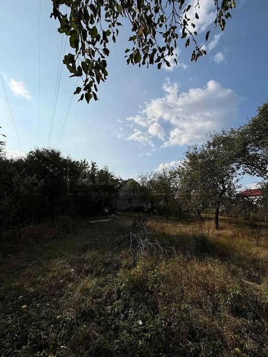 Продається земельна ділянка з будиночком по вул.Івасюка!