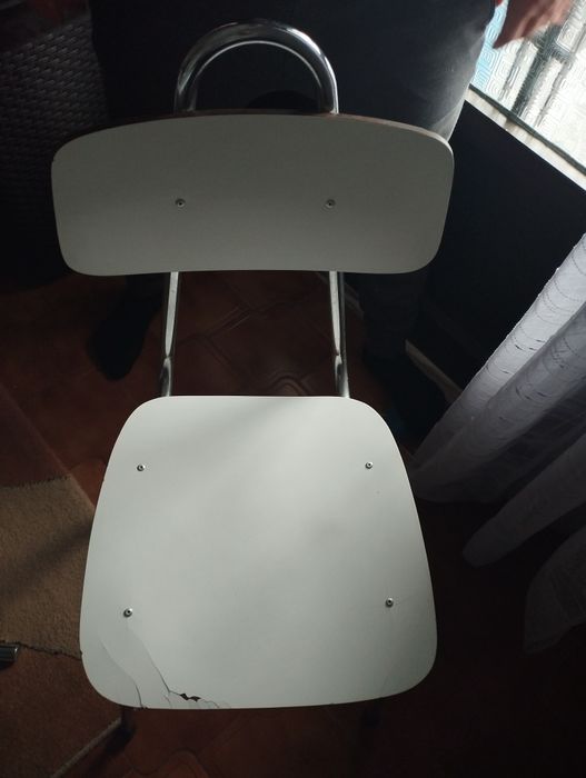 Mesa branca com 2 cadeiras64752341568129122