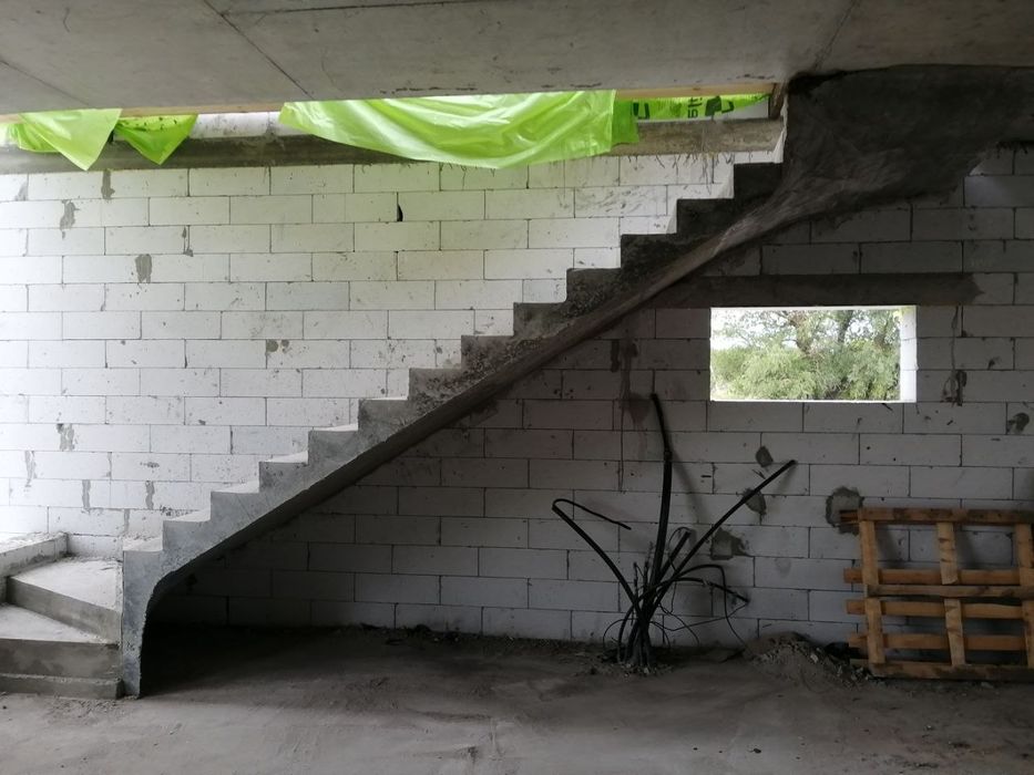 Монолітні бетонні сходи