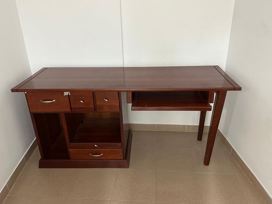 Secretaria em madeira de cerejeira