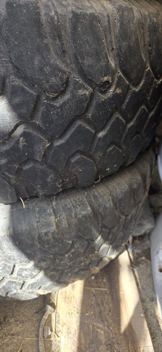 Vendo jantes com pneus 33x12.5x15