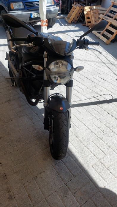 Ducati monster 696