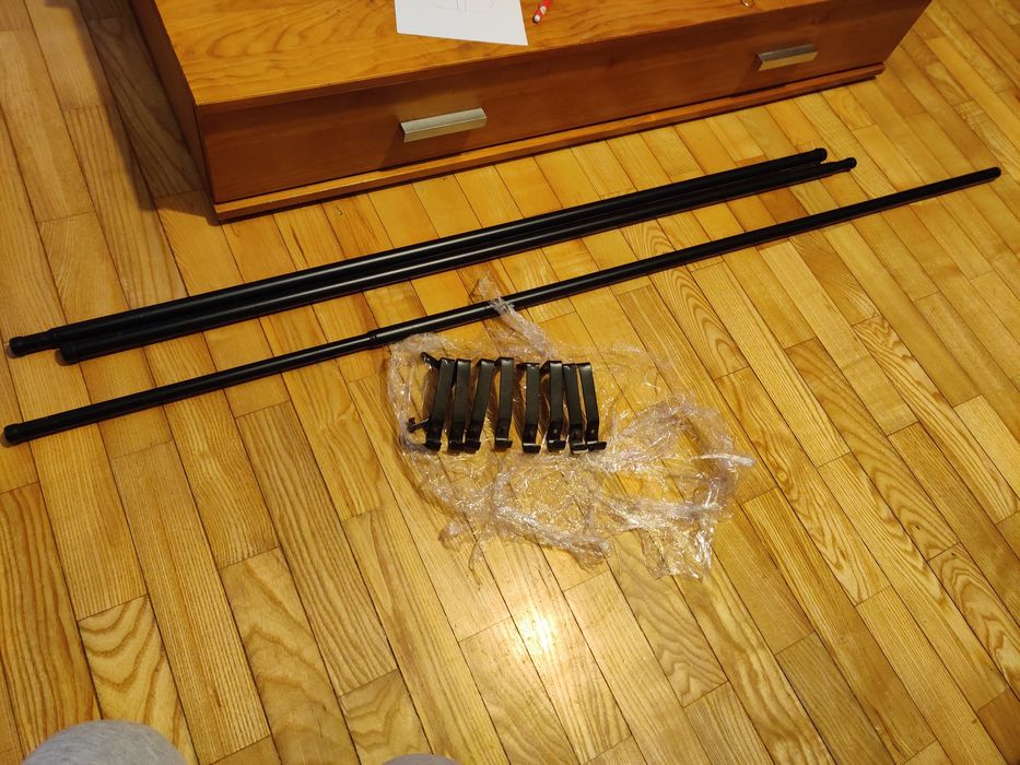 3 varões pretos com acessórios