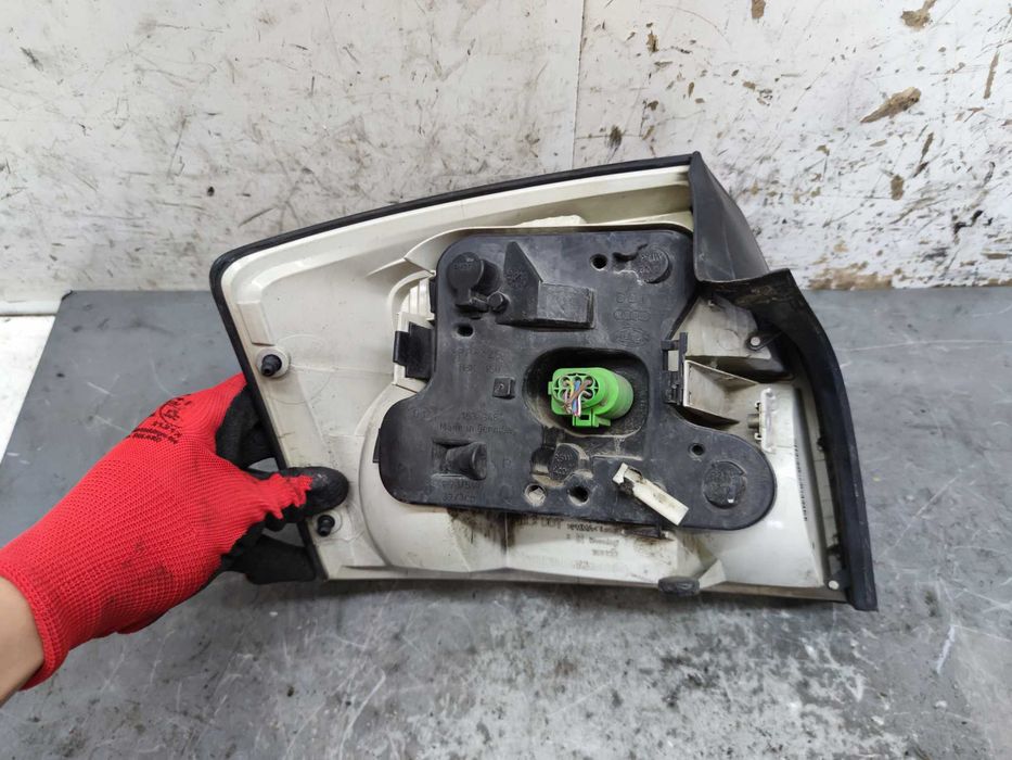 Audi A4 B6 Sedan Lampa Prawy Tył Prawa Tylna PT