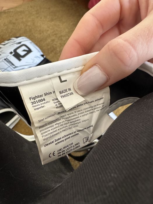 Zestaw do kickboxingu / Muay Thai – rękawice IQ + ochraniacze Overlord