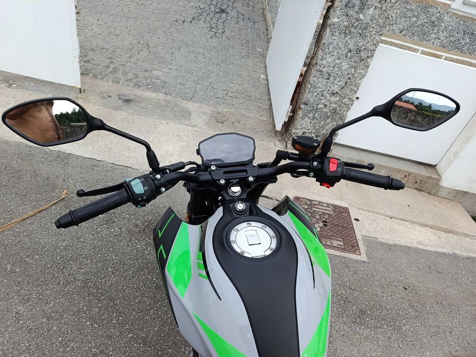 Moto KL bem nova 6km. Coimbra