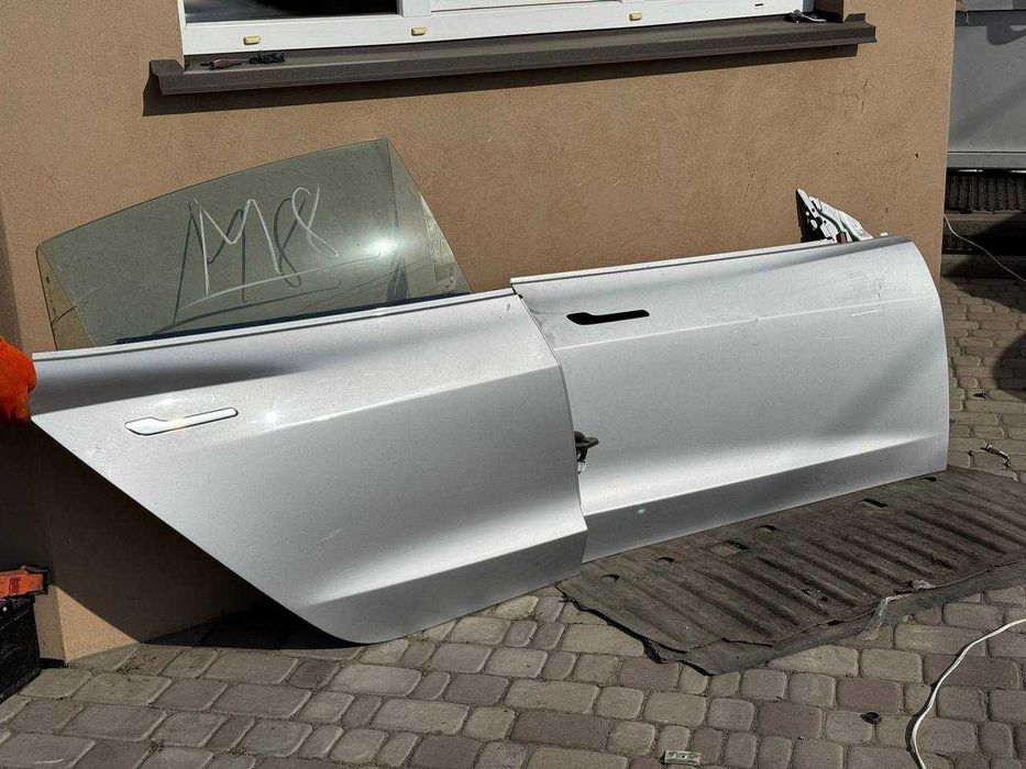 Двері передні задні ліві праві Tesla Model 3 2018-