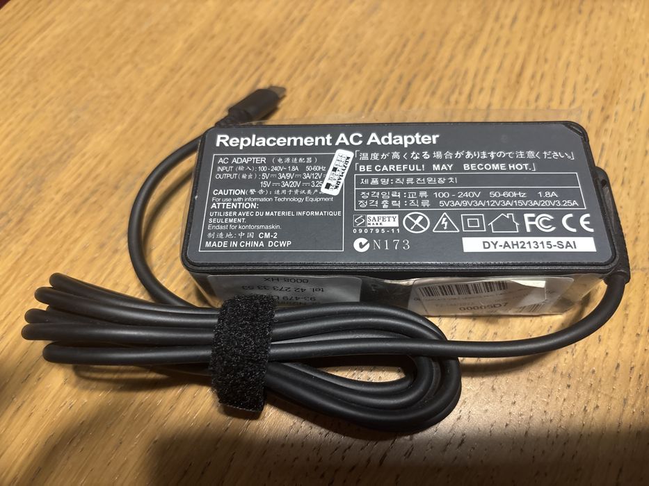 Replacement AC adapter 100-240V 1.8A 50-60Hz