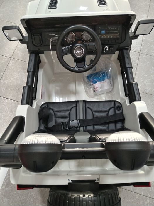 Jipe carro eléctrico criança 4 motores