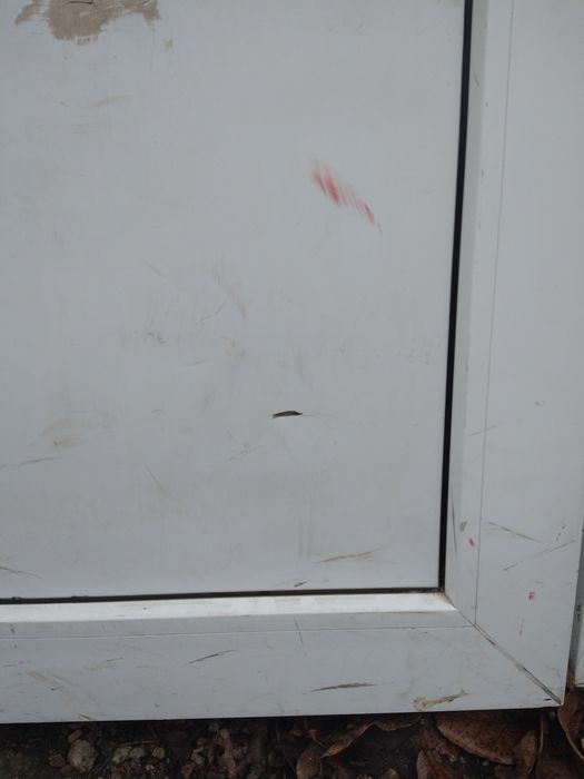 Продам пластикові двері