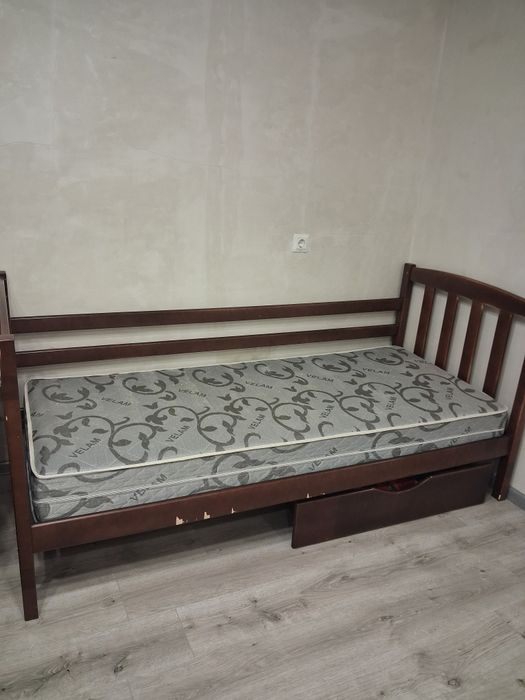 Продам ліжко односпальне