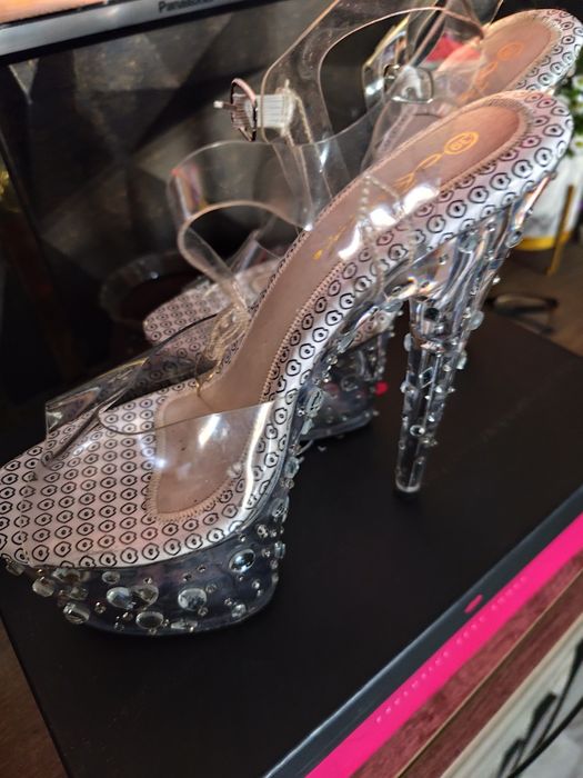 Sprzedam  buty na platformie