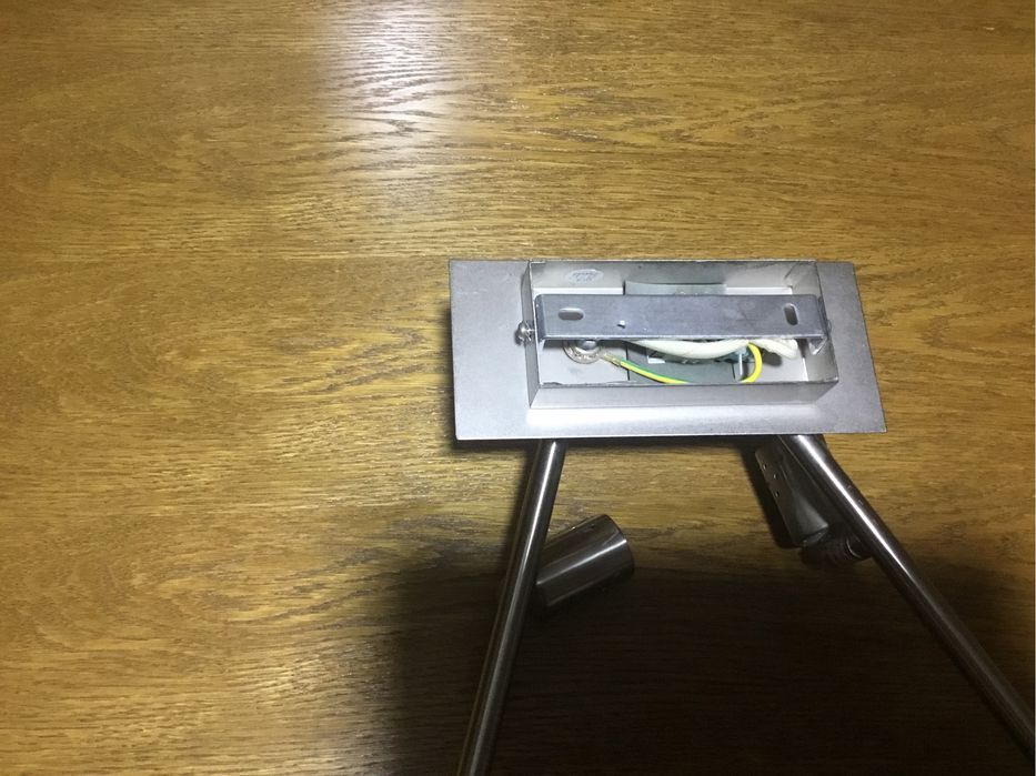 Lampa sufitowa na 4 żarówki