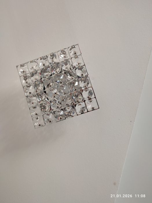 Потолочные светильники.