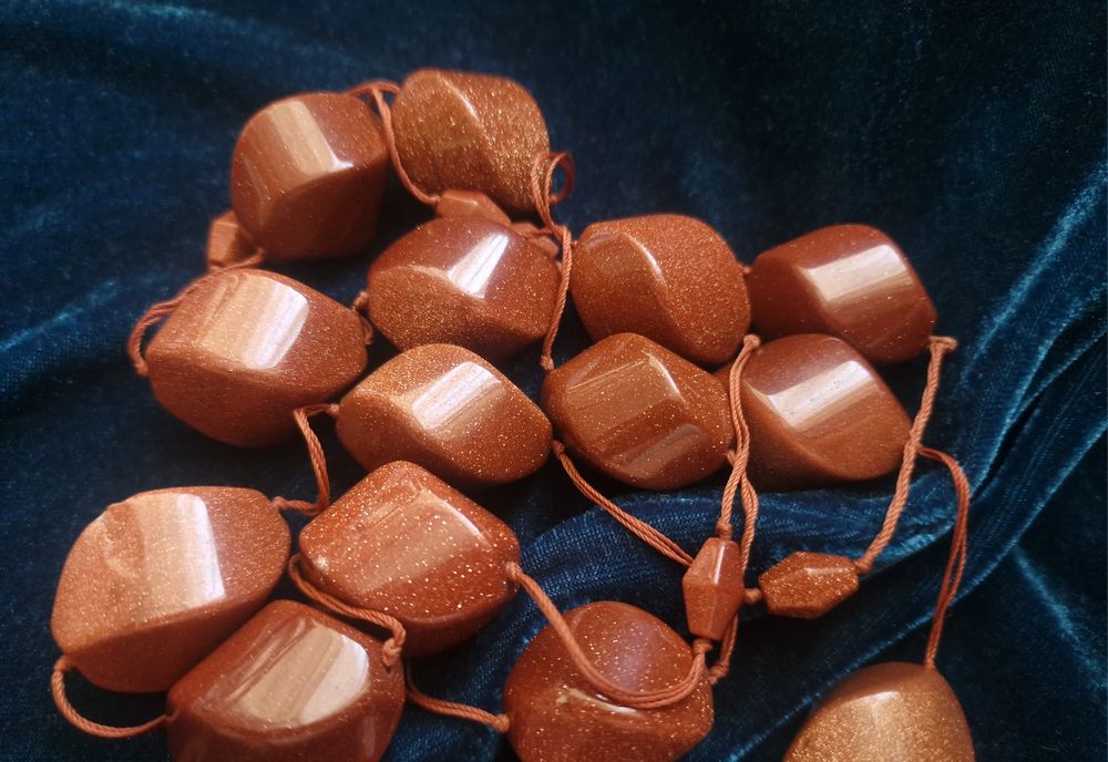 Буси і перстень з авантюрину