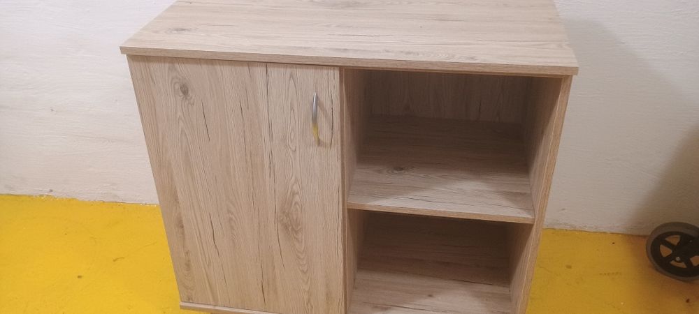 Szafka na kółkach wyk. przez stolarza