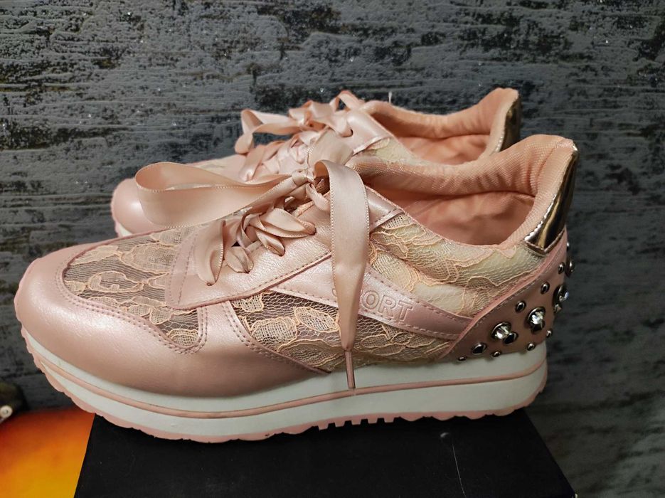 Кросівки рожеві пудрові з мереживом на стопу 25 см