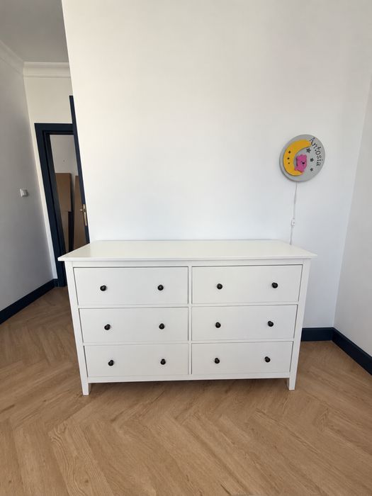 Biala komoda JYSK