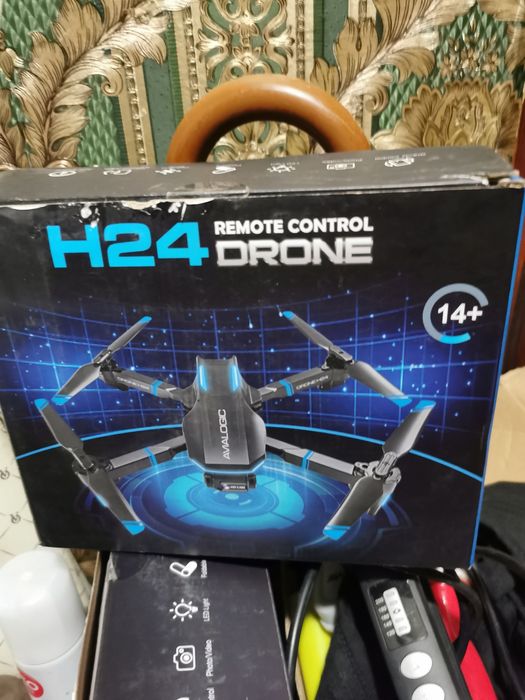 Дрон оснащений 1080P HD камерою, яка регулюється на 90°.